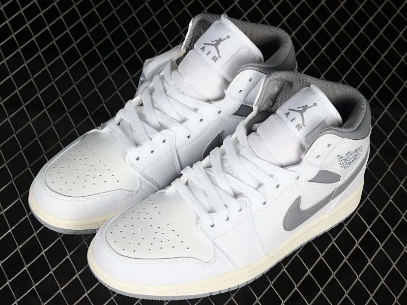 All categories Air Jordan Jordan series basketball shoes Air Jordan 1 Mid Air Jordan 1 Mid "Vintage Grey" AJ1 Joe 1 white gray first year China basketball shoes 554724-135
